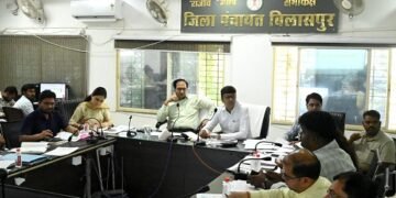 30 अप्रैल तक सभी अपूर्ण आवास पूर्ण करें : कलेक्टर