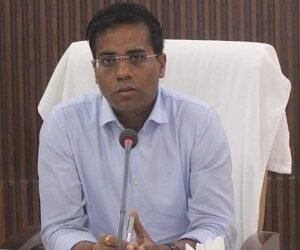 कलेक्टर ने पालकों से बच्चों के मोबाइल लत को दूर करने की अपील की