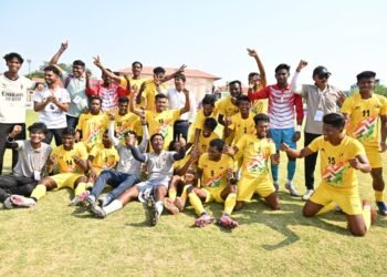 फुटबॉल में छत्तीसगढ़ को रजत पदक : फाइनल में कड़े मुकाबले में पश्चिम बंगाल से 0-1 से मिली हार
