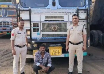 रायगढ़ में अवैध कबाड़ परिवहन पर कार्रवाई:13 टन स्क्रैप जब्त, प्लांट में खफाने की थी तैयारी, घेराबंदी कर पुलिस ने पकड़ा