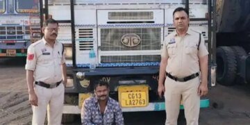 रायगढ़ में अवैध कबाड़ परिवहन पर कार्रवाई:13 टन स्क्रैप जब्त, प्लांट में खफाने की थी तैयारी, घेराबंदी कर पुलिस ने पकड़ा