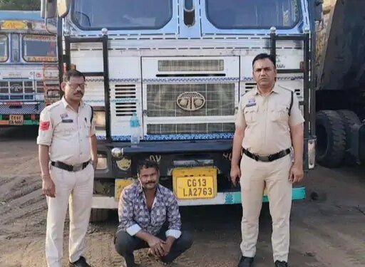 रायगढ़ में अवैध कबाड़ परिवहन पर कार्रवाई:13 टन स्क्रैप जब्त, प्लांट में खफाने की थी तैयारी, घेराबंदी कर पुलिस ने पकड़ा