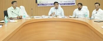 दुघर्टना के कारण बनने वाले स्थानों को ठीक करें निर्माण एजेंसी : कलेक्टर