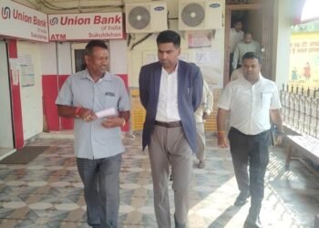 कलेक्टर ने सुकुलदैहान में राजस्व पखवाड़ा शिविर का किया निरीक्षण