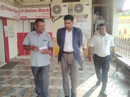 कलेक्टर ने सुकुलदैहान में राजस्व पखवाड़ा शिविर का किया निरीक्षण