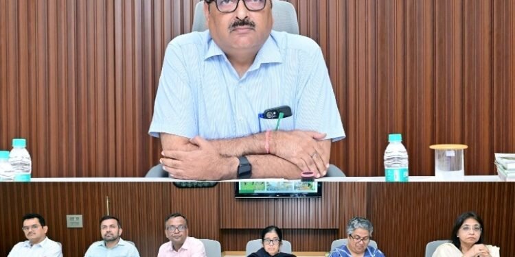 ग्रामीण क्षेत्रों को जलवायु परिवर्तन के अनुकूल बनाने कार्ययोजना बनाएं : मुख्य सचिव