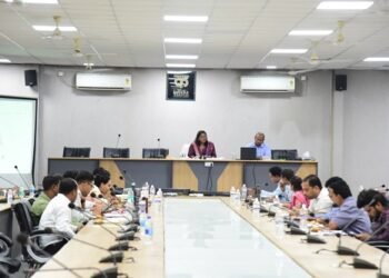 कलेक्टर ने ली साप्ताहिक समय-सीमा की बैठक