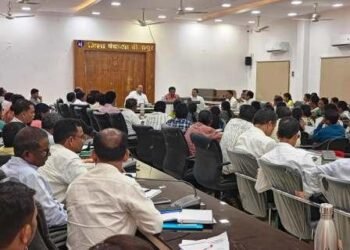 शिक्षा व्यवस्था को सुदृढ़ बनाने हेतु विभागीय समीक्षा, योजनाओं की ज़मीनी हकीकत पर चर्चा