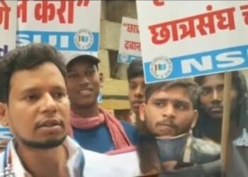 छात्रसंघ चुनाव बहाली की मांग तेज, NSUI ने किया DU का घेराव
