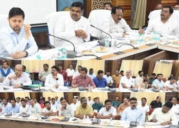 स्वीकृत निर्माण कार्य शीघ्र पूर्ण कराये : स्कूल शिक्षा मंत्री