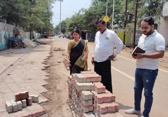 जवाहर नगर में पेवर ब्लाक निर्माण की गुणवत्ता पर महापौर सख्त