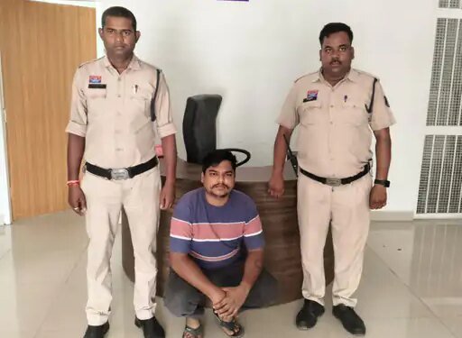 रायगढ़ में ऑनलाइन क्रिकेट सट्टा संचालित करते आरोपी गिरफ्तार