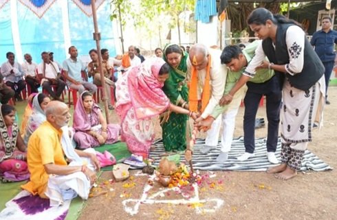 विधायक ललित चंद्राकर ने सामुदायिक भवन व श्रीकृष्ण मंदिर का किया भूमिपूजन