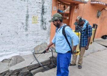​डेंगू-मलेरिया के विरुद्ध निगम का प्रहार, नेहरू नगर जोन में चला मच्छर उन्मूलन अभियान