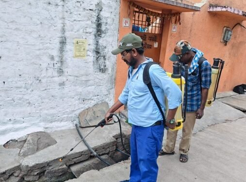 डेंगू-मलेरिया के विरुद्ध निगम का प्रहार, नेहरू नगर जोन में चला मच्छर उन्मूलन अभियान
