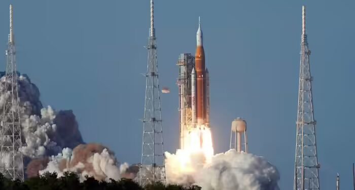 नासा का आर्टिमिस-2 लॉन्च, 4 अंतरिक्ष यात्री चांद के सफर पर रवाना, 50 साल बाद आए इंसानी यान के स‍िग्‍नल