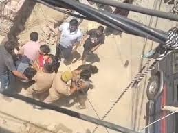 मुजफ्फरनगर: दबिश के दौरान पुलिस टीम पर हमला, परिजनों ने हाथापाई कर वांछित आरोपी को छुड़ाया, मौके से फरार