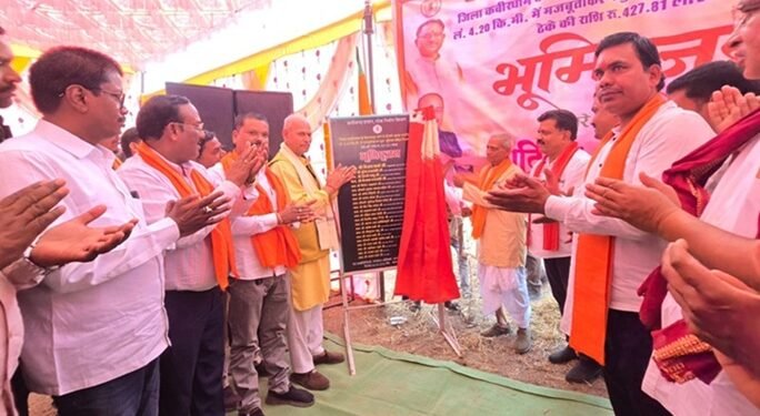 उप मुख्यमंत्री ने 5 करोड़ की लागत से बनने वाली सड़क का किया भूमिपूजन
