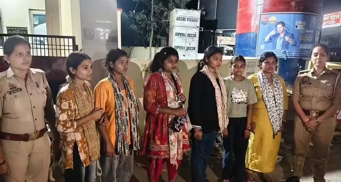 एक साथ 6 लड़कियों के गायब होने से मचा हड़कंप, CCTV से मिला सुराग, पुलिस ने बस्ती से किया रेस्क्यू