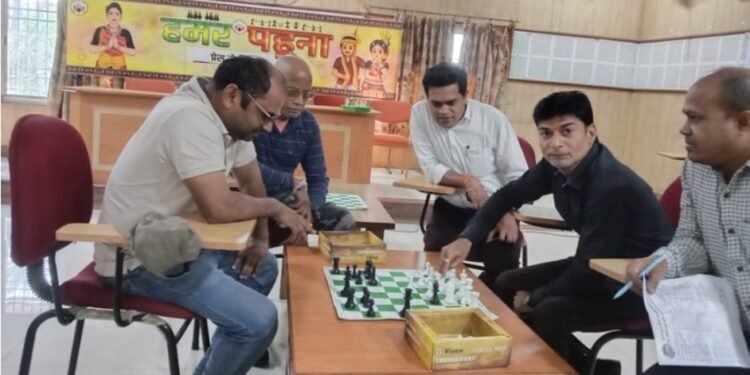शतरंज में चलीं दमदार चालें: लक्ष्मण, हितेश और महादेव अगले दौर में