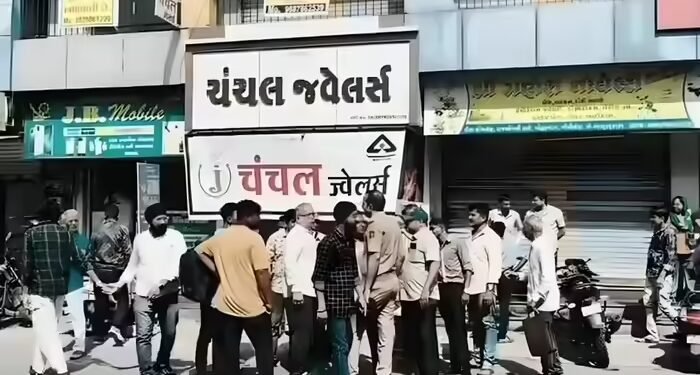 गुजरात के नवसारी में हुई थी लूटपाट और फायरिंग, एयरोनॉटिकल इंजीनियर समेत 3 गिरफ्तार