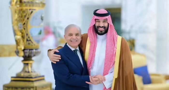 शहबाज शरीफ कटोरा लेकर पहुंचे तो पिघले सऊदी प्रिंस, तुरंत भेजे 2 अरब डॉलर, UAE के सामने बेइज्जती से बचाया