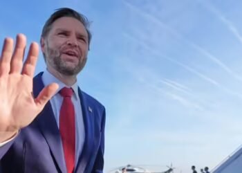 अमेरिकी डेलीगेशन के साथ आज पाकिस्तान के लिए रवाना होंगे जेडी वेंस, क्या ईरान से मिल गया बैठक में आने का संकेत?