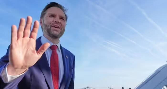 अमेरिकी डेलीगेशन के साथ आज पाकिस्तान के लिए रवाना होंगे जेडी वेंस, क्या ईरान से मिल गया बैठक में आने का संकेत?