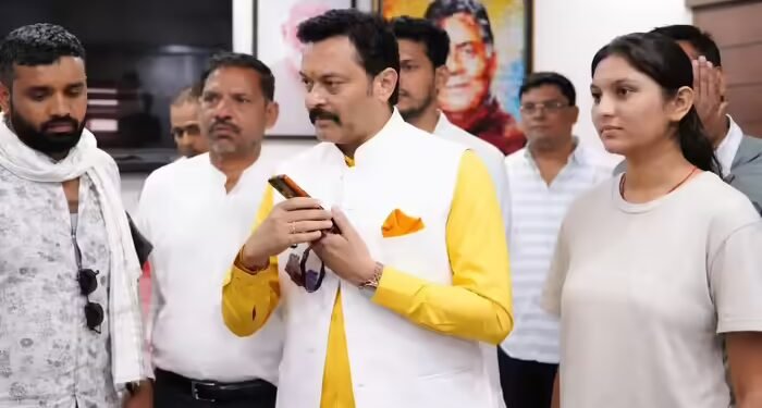 ढाई साल में ‘मध्यावधि चुनाव’, हार मिली तो घर बैठेंगे, बीजेपी के वो नेता, जो जज साहब को कॉल कर चर्चा में आए