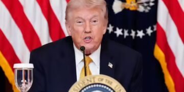 ‘होर्मुज स्ट्रेट खुलेगा और ईरान परमाणु हथियार नहीं बनाने का वादा करेगा, नहीं मानी तो होगा हमला’ ट्रंप की नई धमकी