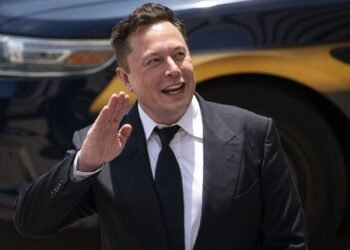 कभी पेट पालने के लिए की थी बॉयलर क्लीनर की नौकरी, आज हैं दुनिया के सबसे बड़े रईस