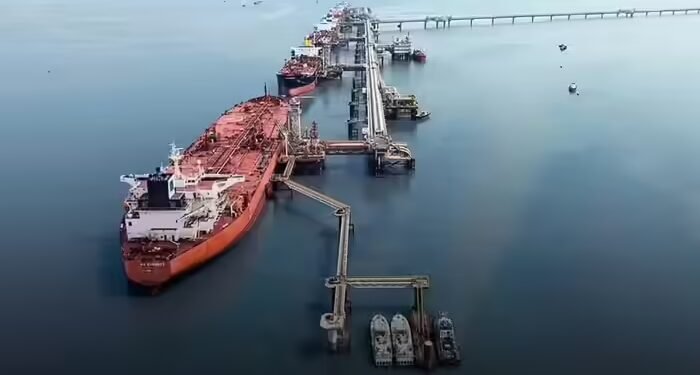 भारत में लंगर डाले खड़े हैं ईरानी तेल के टैंकर, लेकिन ट्रंप ने कर दी नाकेबंदी, क्या 7 साल का इंतजार होगा खत्म?