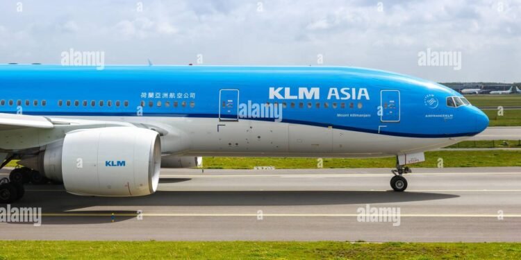 नीदरलैंड की एविएशन कंपनी KLM रॉयल डच एयरलाइन के CEO और COO के खिलाफ भारत में FIR का आदेश