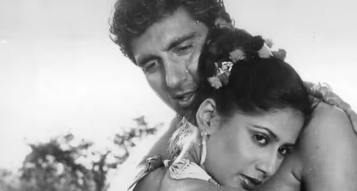 स्मिता पाटिल की दोस्त ने बताया अंतिम पल में अकेली थीं एक्ट्रेस, राज बब्बर से प्यार, और दूर हो गया परिवार