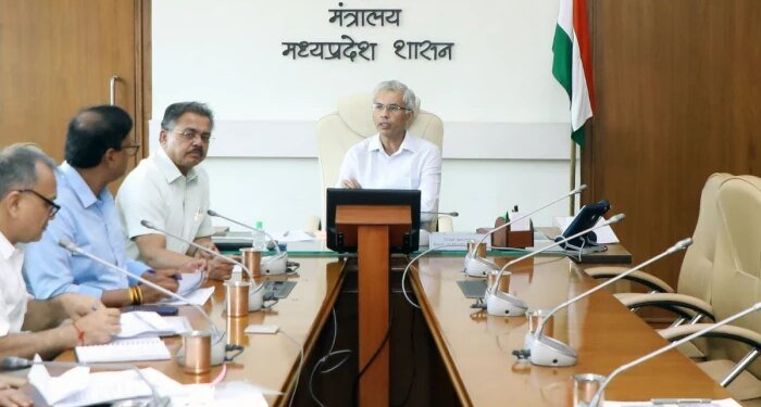 कलेक्टर-कमिश्नर कांफ्रेंस: CS बोले- अपराधियों में शासन का खौफ हो, जनसुनवाई में अपनाएं मानवीय दृष्टिकोण