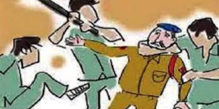 PHQ के बाहर ASI पर पत्थर से हमला, सिर फूटा; बदमाश धमकी देकर हुए फरार