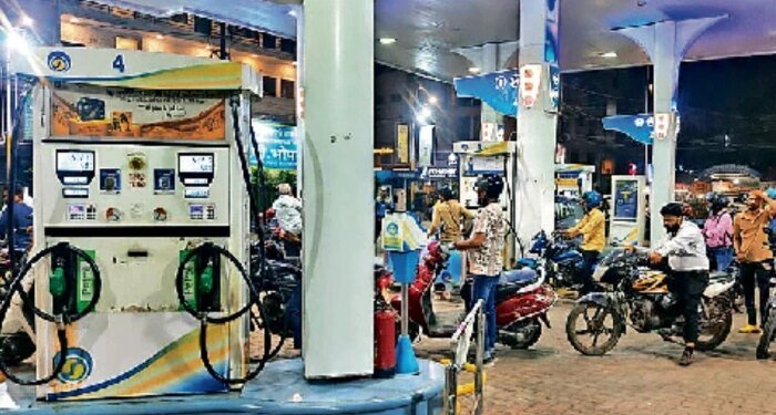 भोपाल के फेमस पेट्रोल पंप पर बड़ा खेल, 30 एमएल पेट्रोल दिया जा रहा कम, मामला दर्ज