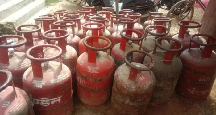भोपाल में युद्ध की आड़ में गैस एजेंसी ने की 418 सिलिंडरों की कालाबाजारी, खाद्य विभाग ने साधी चुप्पी