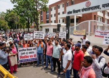 ‘दिन-रात एक कर मेरिट में आए पर अब भी ज्वाइनिंग का इंतजार”, भोपाल में DPI के सामने चयनित अभ्यर्थियों का हल्लाबोल