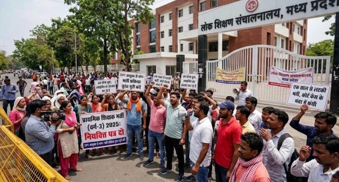 ‘दिन-रात एक कर मेरिट में आए पर अब भी ज्वाइनिंग का इंतजार”, भोपाल में DPI के सामने चयनित अभ्यर्थियों का हल्लाबोल