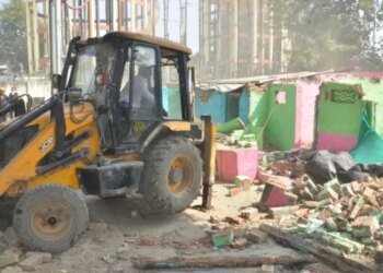 अयोध्या बायपास बनेगा 10 लेन… रास्ते में आ रहीं भोपाल की 38 झुग्गियों पर चला प्रशासन का बुलडोजर