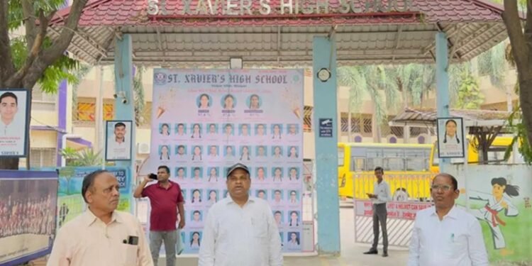 बिलासपुर में स्कूल की मनमानी पर प्रशासन सख्त, कैंपस में चल रही यूनिफॉर्म दुकान सील