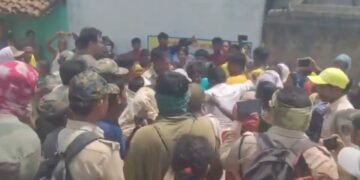 वन विभाग की टीम पर हमला: 166 अतिक्रमणकारियों को गिरफ्तार करने पहुंची थी टीम
