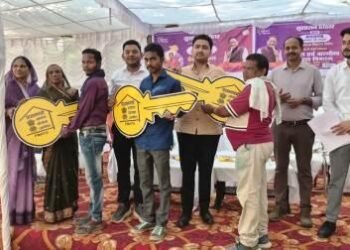 जनसमस्या निवारण शिविर संपन्न : तिलक राम, होली राम, पालेश्वर सिंह को मिला घर की चाबी