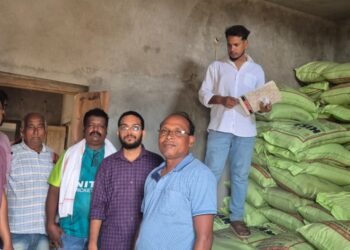 डीएपी के नाम पर हो रही थी ठगी, खारीबहार में 17.1 टन अवैध उर्वरक जब्त, 342 बोरी सील कर जांच शुरू