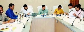प्रगतिरत विकास कार्याे को समय पर पूर्ण करें, अप्रारंभ कार्याे को शीघ्र प्रारंभ करायें:उद्योग मंत्री