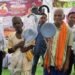 समाज कल्याण विभाग द्वारा भगवान दास और बिसाहू राम को प्रदान की गई छड़ी