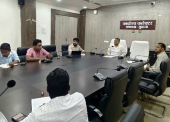 घर-घर पहुंच रहा निर्वाचन दल, हर पात्र नागरिक को मिलेगा एपिक कार्ड : कलेक्टर अमित कुमार