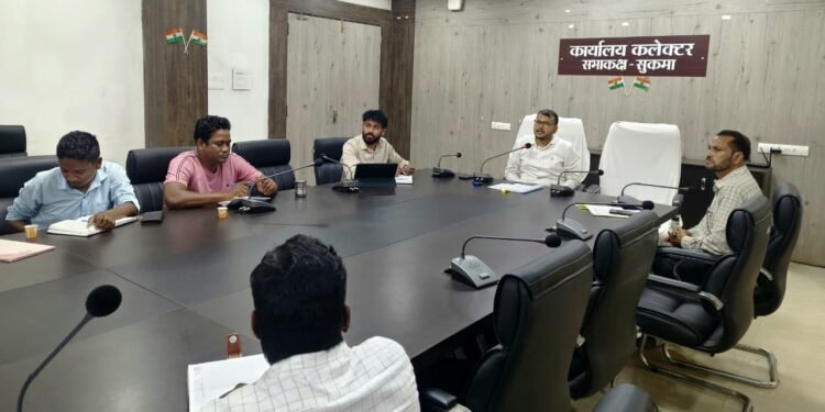 घर-घर पहुंच रहा निर्वाचन दल, हर पात्र नागरिक को मिलेगा एपिक कार्ड : कलेक्टर अमित कुमार