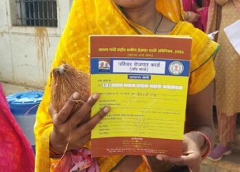 जॉब कार्ड बना ईश्वरी के परिवार की नई उम्मीद,मनरेगा से गांव में मिलेगा रोजगार